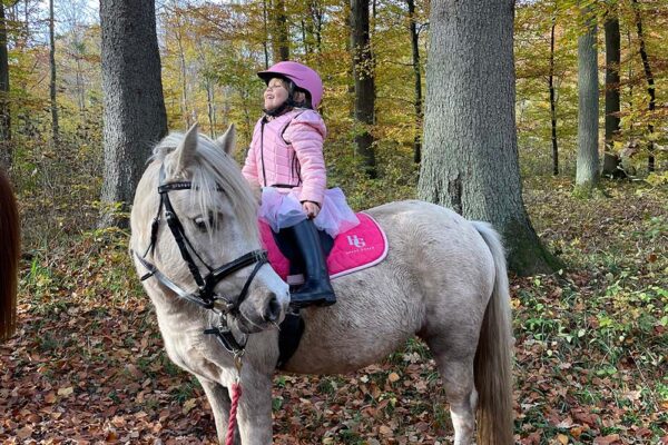 Barn på hest